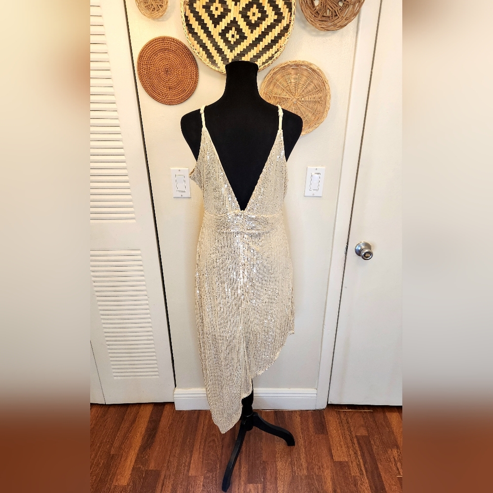LAST ONE! Golden V-Neck Sequin Midi Dress - Picture 13 of 13